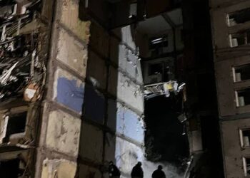 У Запоріжжі ворожа ракета потрапила у 9-поверхівку: багато загиблих