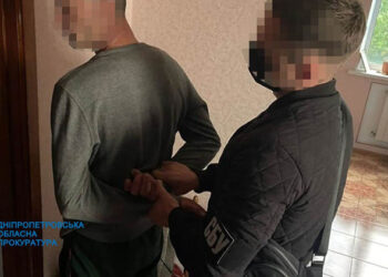 За сприяння у виїзді за кордон під час воєнного стану дніпрянин брав 3000 доларів |   — новости Днепра