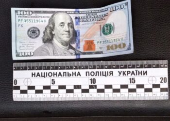 Житель Вараського району намагався відкупитися від поліцейських хабарем