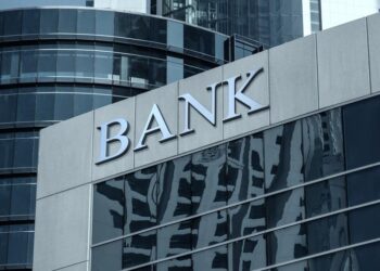 Чи зобов’язані банківські установи надсилати контролюючим органам повідомлення про відкриття/закриття рахунків платників податків?