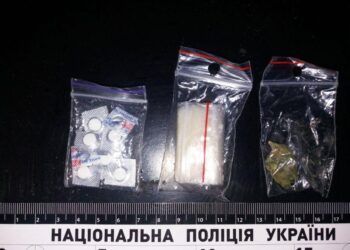 Двох жителів Рівненщини піймали з наркотичними речовинами