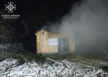 Кіровоградщина: У Приютівській громаді пізно ввечері зайнявся будинок