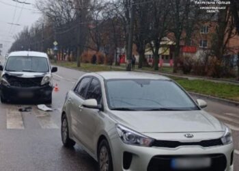 Кропивницький: На Миколаївці сталося зіткнення двох іномарок