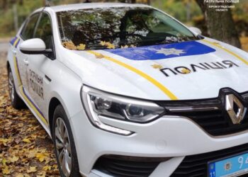 Кропивницький: Патрульні поліцейські супроводили авто з породіллею до лікарні (ВІДЕО)