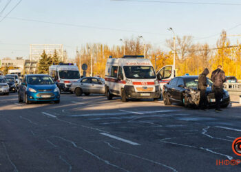 На набережній Дніпра сталася ДТП з двома автівками: у салоні знаходилися діти |   — новости Днепра