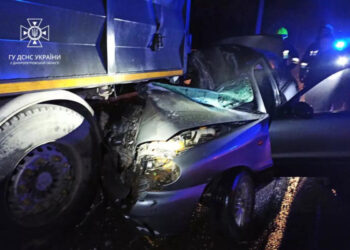 На в’їзді в Дніпро легковик залетів під фуру |   — новости Днепра