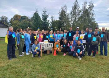 Освітяни з учнями Рокитнівського ліцею зібрали кошти на квадрокоптер для військових