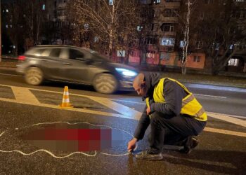 Пішохода у Рівному збили два авто — чоловік у реанімації
