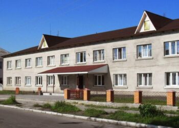 Прокурори повернули Рокитнівському медколеджу приміщення, яке незаконно використовували як аптеку