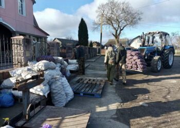 Рівненщина доставила 10 фур картоплі на звільнену Херсонщину