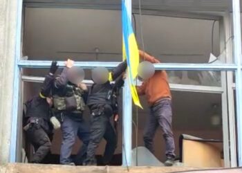 У Бериславі над відділком поліції підняли український прапор — Новини Херсонщіни