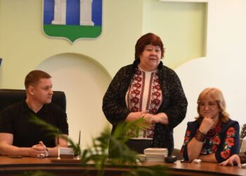 У Рівному нагородили сертифікатами переселенців, які вчились на курсах української мови