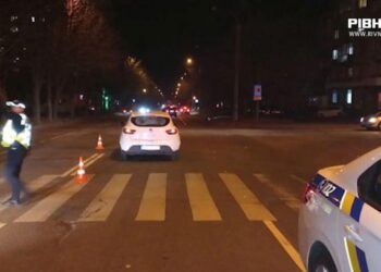 У Рівному під колеса автомобіля потрапив малолітній (ВІДЕО)