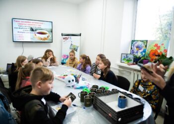 У Рівному поліцейські-психологи малювали разом з дітьми