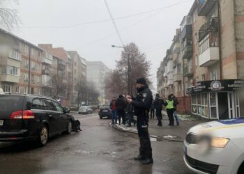 У Рівному зіткнулися три автівки (ФОТО)