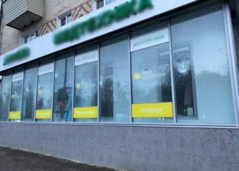 Вирішив помститися за високі ціни на ліки: у Рівному викрили чоловіка, який трощив аптеки