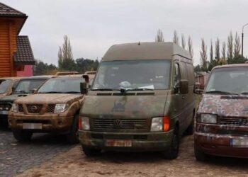 Волонтери Вараської громади відправили сім автомобілів для військових