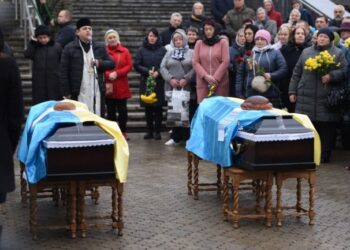 Втрачаємо кращих: у Рівному поховали трьох героїв