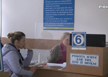 Заготовляти дрова чи укріплювати бліндажі: на Рівненщині безробітних залучатимуть до суспільно-корисних робіт (ВІДЕО)