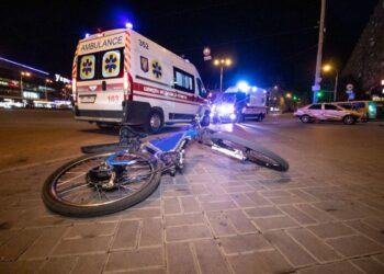 Жительку Дубровиці збив автомобіль: потрібна фінансова допомога