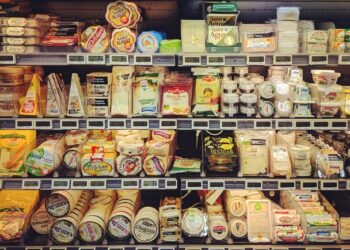 Російські цигарки та алкоголь у Херсоні вилучає поліція