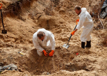 В Херсонській області знайшли масове поховання. Серед загиблих дівчинка-підліток