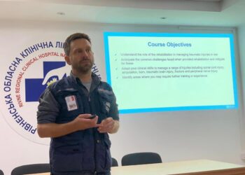Британці навчають медиків Рівненської обласної лікарні реабілітації в умовах війни