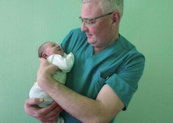 Херсонська лікарня Тропіних продовжує надавати допомогу після вчорашнього обстрілу градами будівлі акушерського корпусу — Новини Херсонщіни