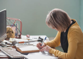 Кабмін відмовився від підвищення мінімальних зарплат вчителів з 2023 року – Новини Кам’янське