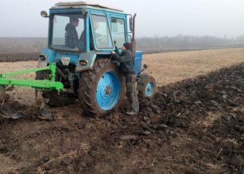 Кіровоградщина: Як майбутні трактористи навчаються обробляти землю (ВІДЕО)