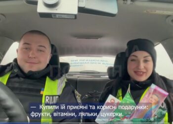 Кропивницькі патрульні привітали маленьку Настусю з прийдешніми святами (ВІДЕО)