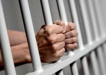 Кропивницький: За погрози та вимагання грошей чоловіка засудили на сім років позбавлення волі