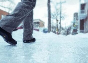 Рівнян попереджають про небезпеку на дорогах