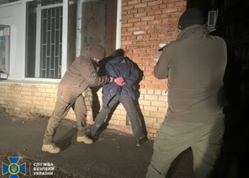 СБУ затримала російського агента, який навів ракетний удар по школі та лікарні у Лимані