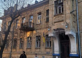 Ще один медзаклад Херсона потрапив під ворожий обстріл: постраждало двоє людей — Новини Херсонщіни