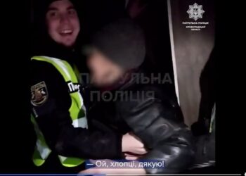 У Кропивницькому літня жінка застрягла в ліфті на 4 години