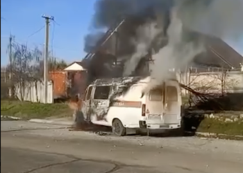 В автівку ремонтної бригади у передмісті Херсона влучив снаряд (відео) — Новини Херсонщіни