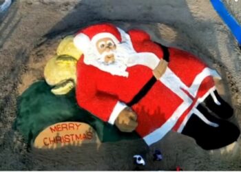 В Індії зробили Санту з 1,5 тонни помідорів