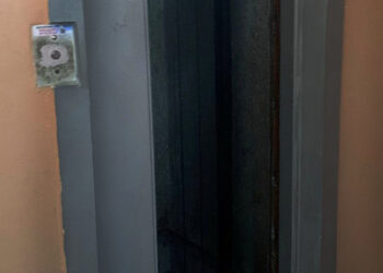 В Запоріжжі пенсіонер упав в шахту ліфта під час відключення світла