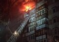 Вранці через обстріли у Херсоні загорілись квартири: в одній із квартир знайшли загиблого — Новини Херсонщіни