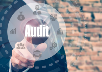 Чи має право аудиторська фірма на підставі договору аутсорсингу бухгалтерських послуг ставити свій підпис в поле «керівник» за суб’єкта господарювання на податковій звітності в паперовому вигляді?