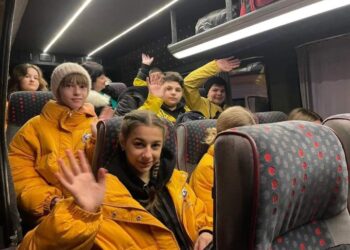 Діти загиблих героїв з Рівного прямують до США