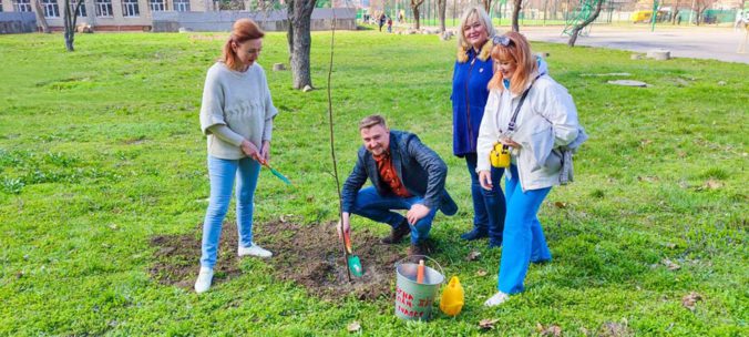 І стане Україна дібровою, й уквітчається барвінком земля