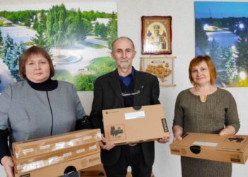 Кіровоградщина: Новомиргородським педагогам видали хромбуки