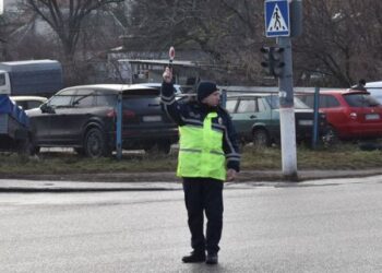 Кропивничанам нагадали, що означають жести регулювальника