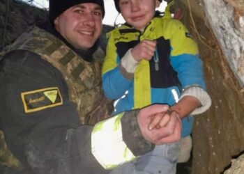 На Херсонщині врятували хлопчика, який застряг на дереві, шукаючи свої збереження — Новини Херсонщіни