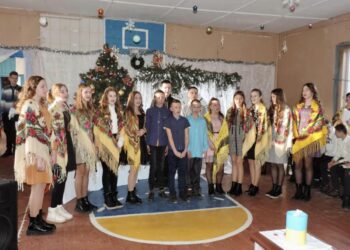 На Рівненщині ліцеїсти відправили військовим посилку