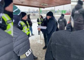 На Рівненщині поліцейського затримали за хабар