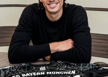 Официально. «Бавария» подписала голкипера Яна Зоммера (19 января 2023 г.) — Новости футбола