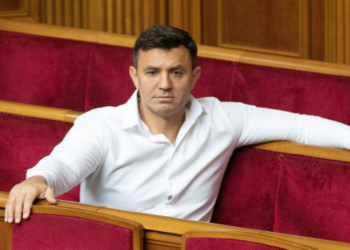 Тищенка виключили з партії Слуга народу через поїздку до Таїланду | Новини Політики